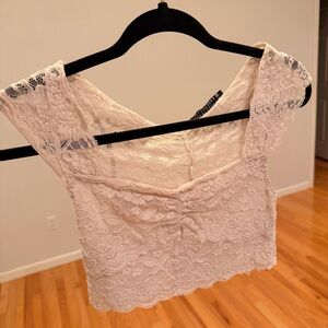 SIGNATURE LACE TOP